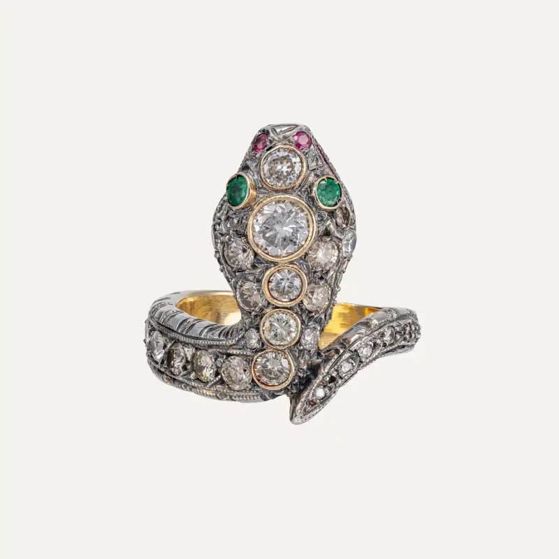 Anel escultórico em forma de cobra com diamantes, rubis e esmeraldas