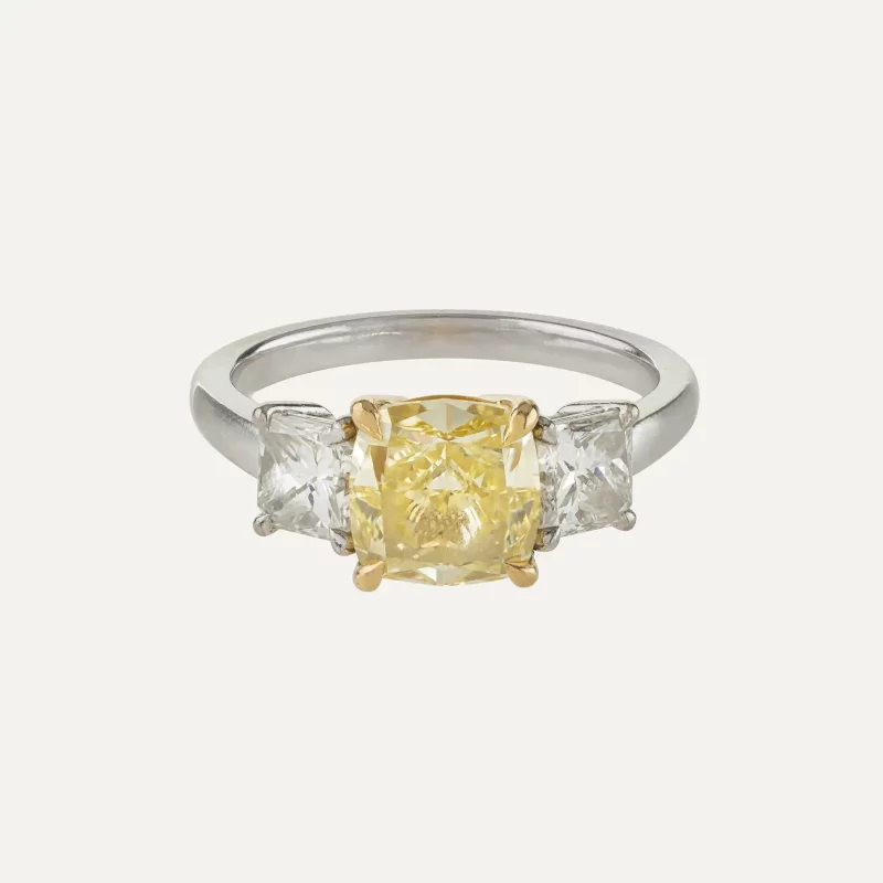 Anel em ouro branco com diamante Fancy Intense Yellow de 2,07 ct