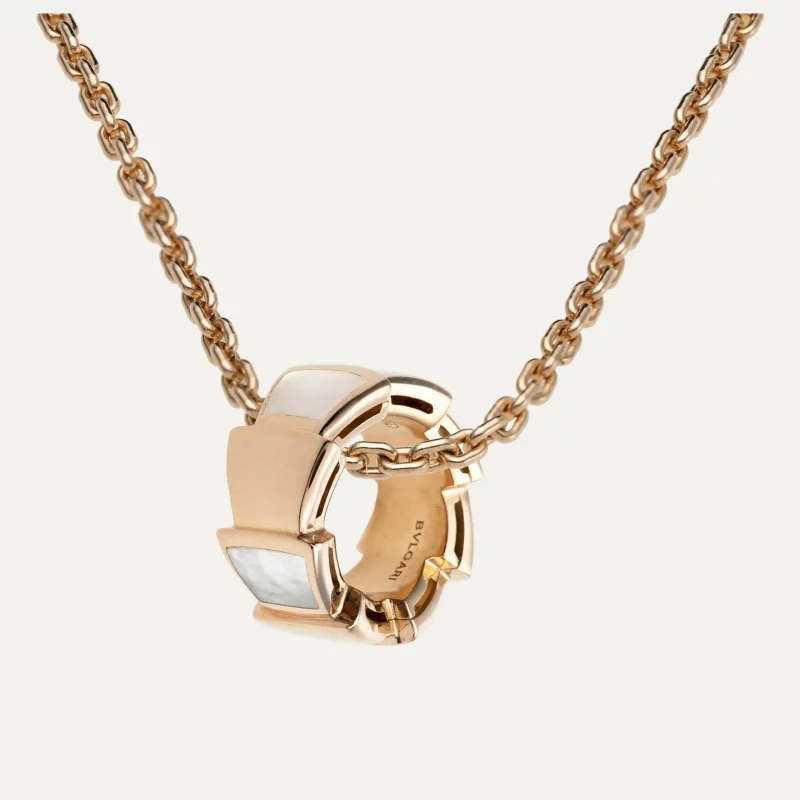 9002763-serpenti-viper-bulgari-colar-ouro-rosa-madre-perola-pendente-caixa-alexandra-matias-jewelry-P1-scaled