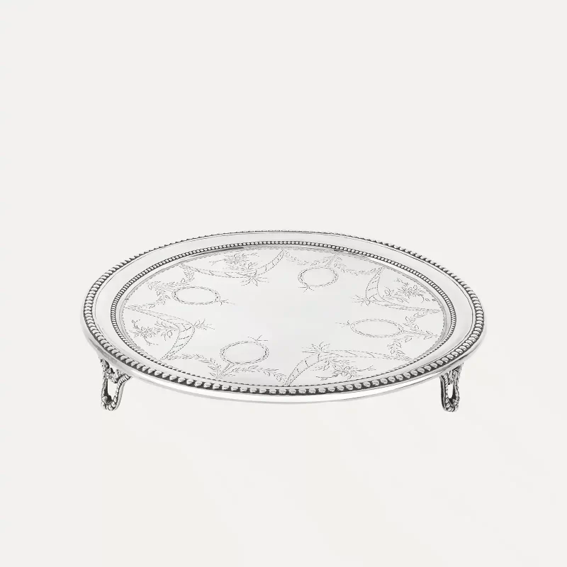 9003644-sec-XVIII-salva-prata-tres-pes-contraste-lisboa-marca-ourives-sec-XVIII-alexandra-matias-jewelry-P1