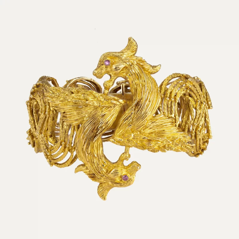9004884-pulseira-larga-ouro-amarelo-rubis-dragoes-assinada-lalaounis-grecia-cerca-1970-alexandra-matias-jewelry-P1-scaled